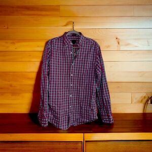 J-CREW MENS LONG SLEEVE BUTTON UP SHIRT.